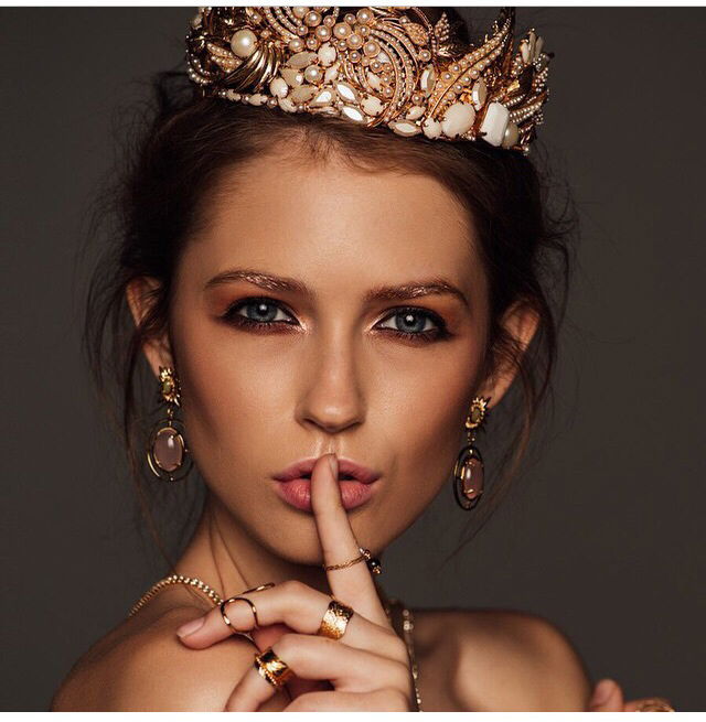 Анюта Дельфин