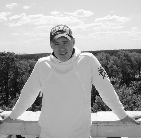 Илья Захаров