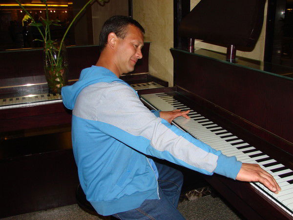 Бах Юлдашев