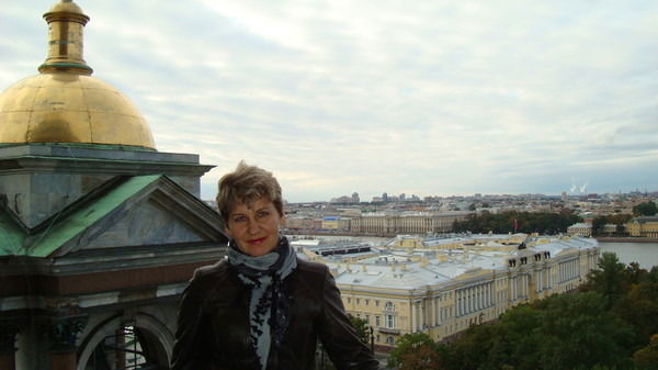 Лена Накарякова