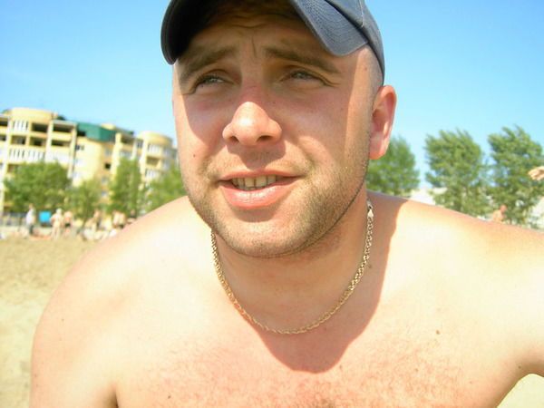 Толя Константинов