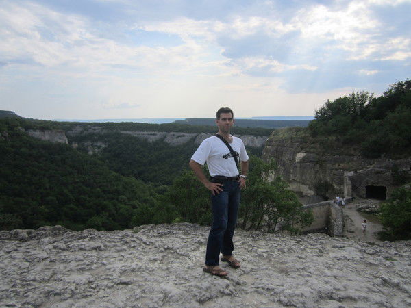 Евгений Ларионов