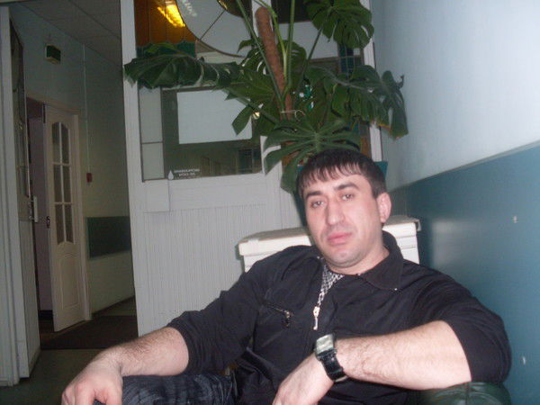 Бахруз Везиров