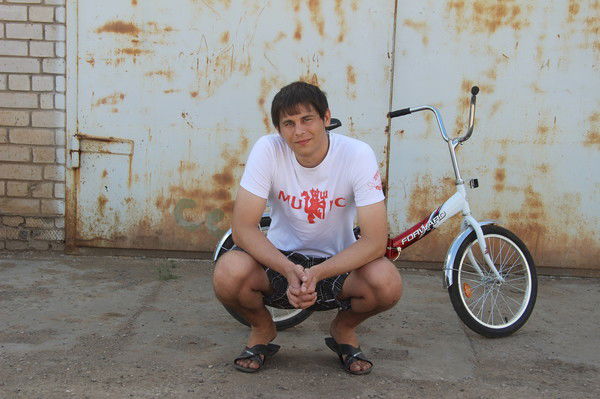 Александр Николаев