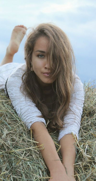 Карина Манухова