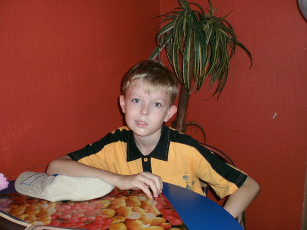 Антон Глухов