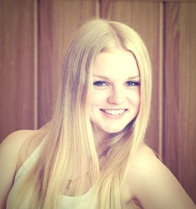 Оля Синельникова