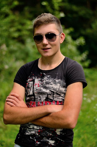 Денис Нестеренко