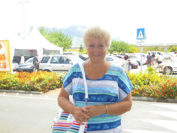 Людмила Петренко