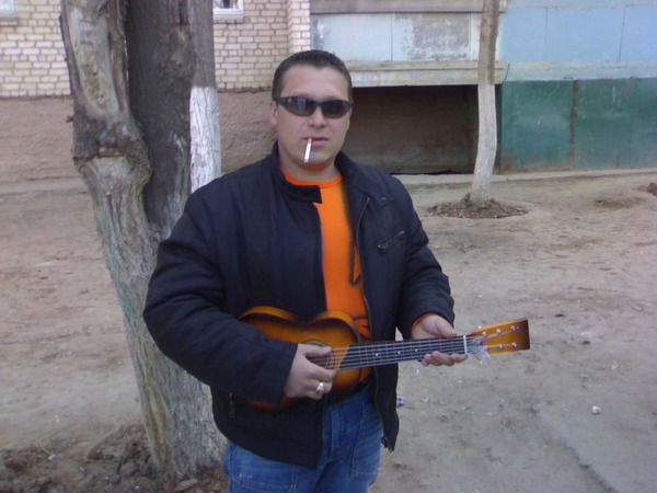 Виктор Ларионов