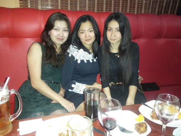 *...damok...* *...damok...*