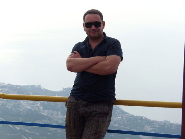 Олег Азаров