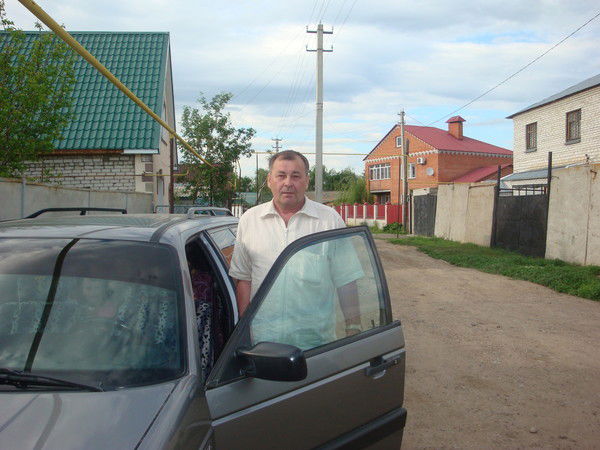 Павел Суетин