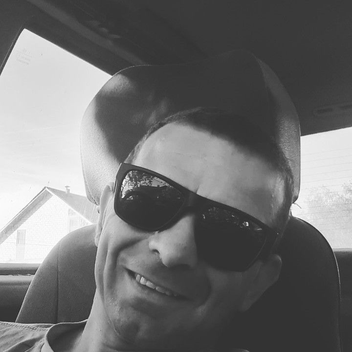 Денис Ефременко