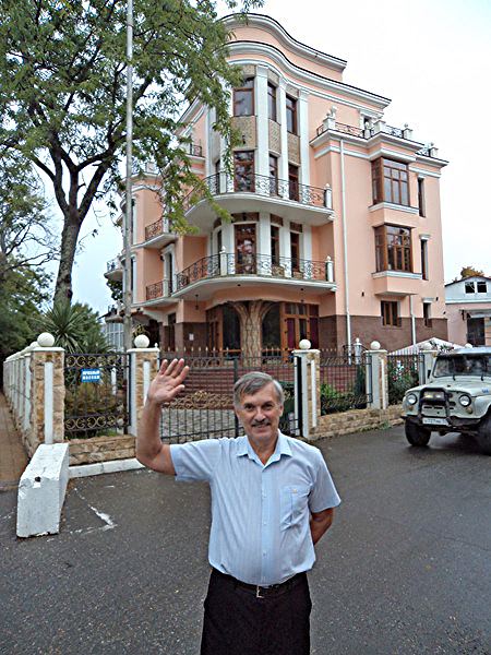 Анатолий Комаров