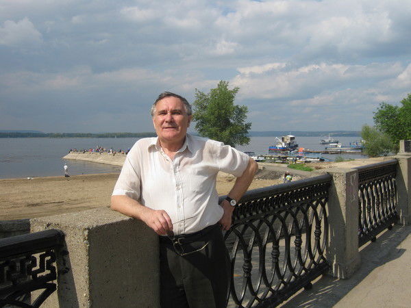 Валерий Карлов