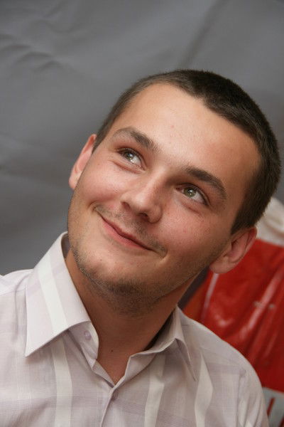 Антон Попов