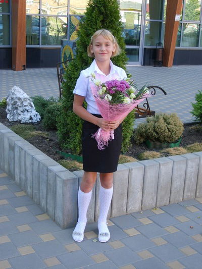 Юля Захарова