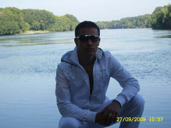 Женя Николаев