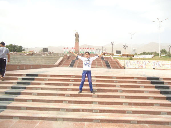 Амирчон Гафуров