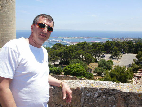 Павел Ахазов