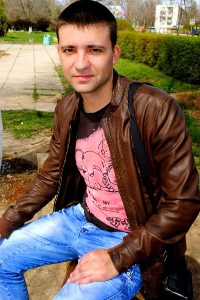 Женя Костров