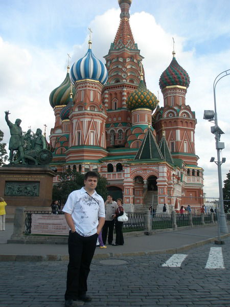 Виталий Безфамильный