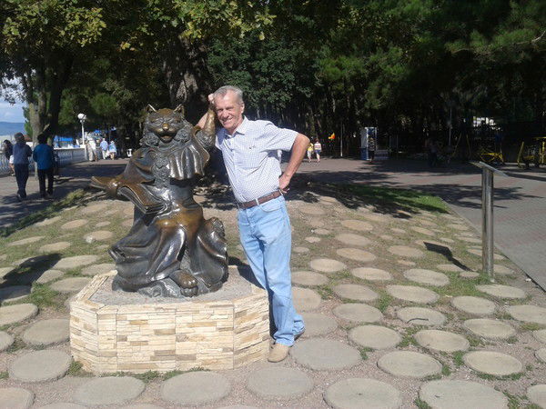 Александр Неверов