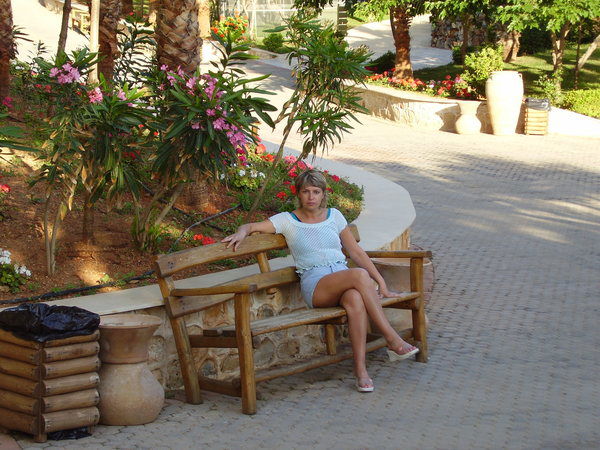 Лена Секретарь