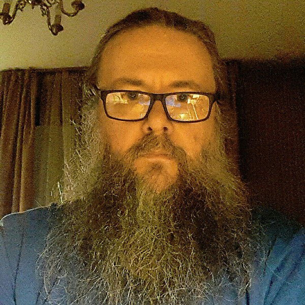 Священник Паисий