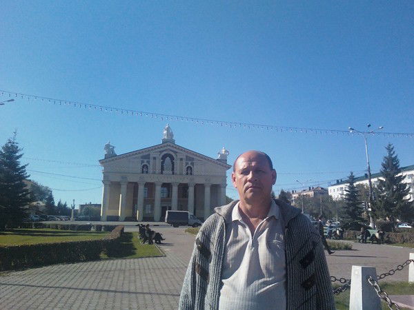 Виктор Олейник