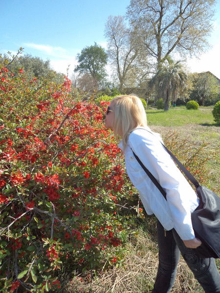 Яна Наугольная