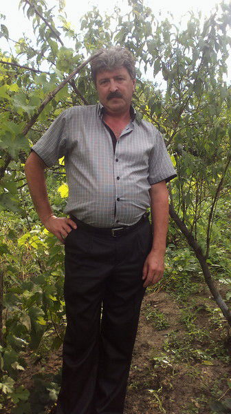 Виктор Маноил