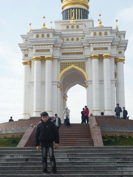 Манучер Злоев