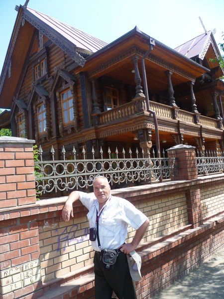 Николай Леонов