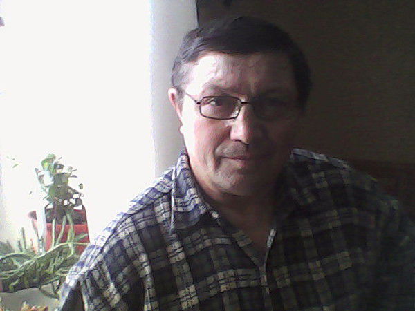 Виктор Леонов