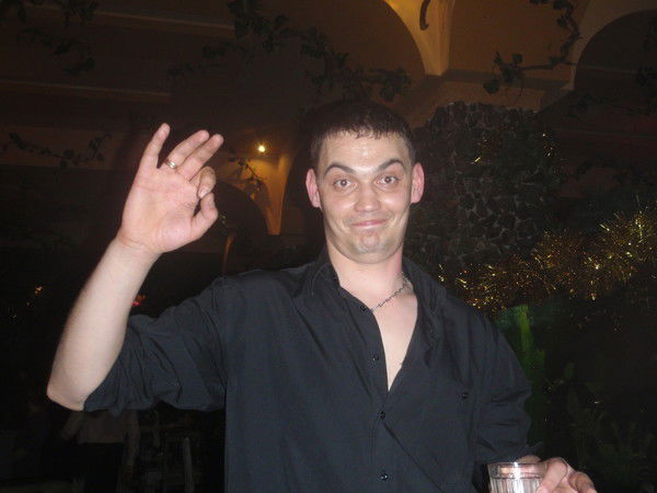 Олег Ларионов