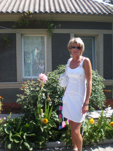 Женя Попова