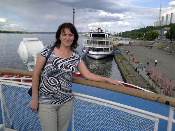 Лена Шарова