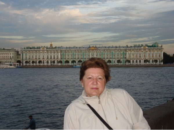 Александра Стрельцова