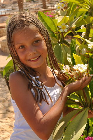 Катя Санарова