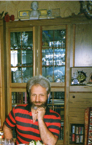 Виктор Пефти