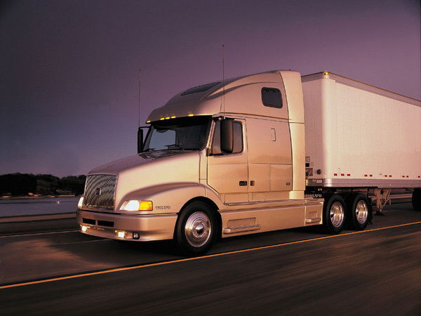 Икром Айипов