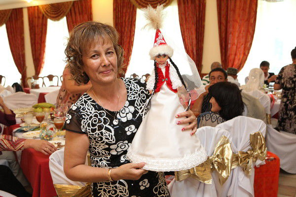 Назым Арипова