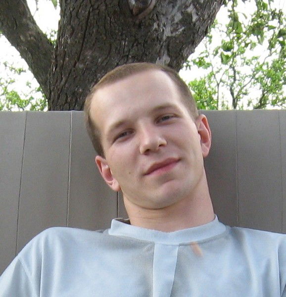 Максим Зверев