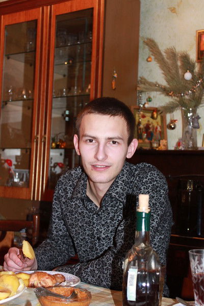 Женя Холодов