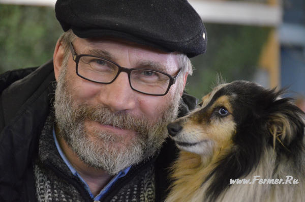 Анатолий Левин