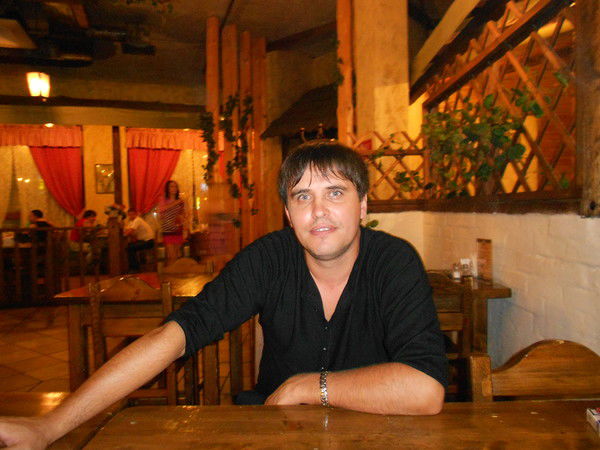 Евгений Перов