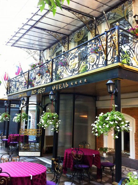 Администратор Отель Ист-Вест