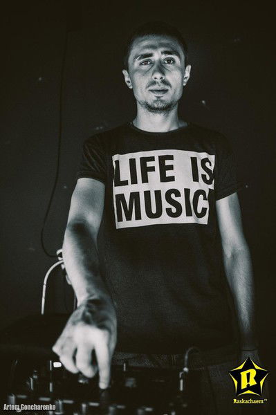 Леонид Волик